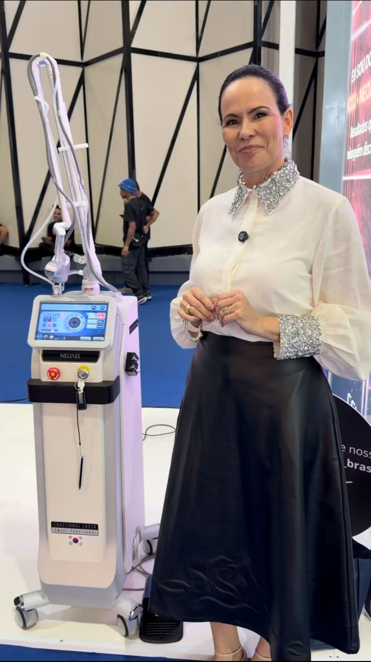 Dra. Deborah Duarte com o Neoxel CO2